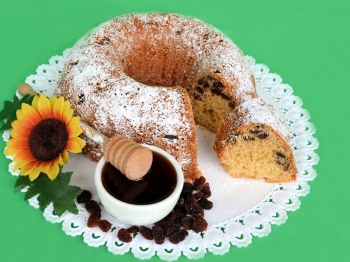 Ciambella al miele e uvetta